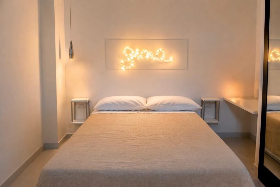 Stanza con letto alla francese